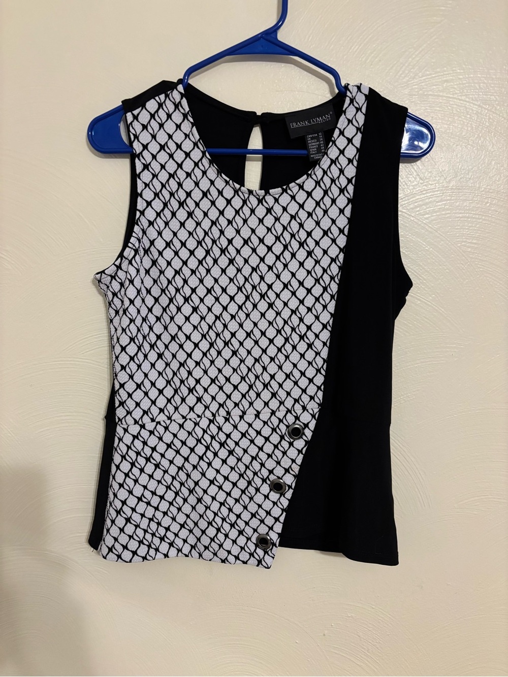 Frank Lyman Design Size 12 Black White Geometric Asymmetrical Sleeveless Top